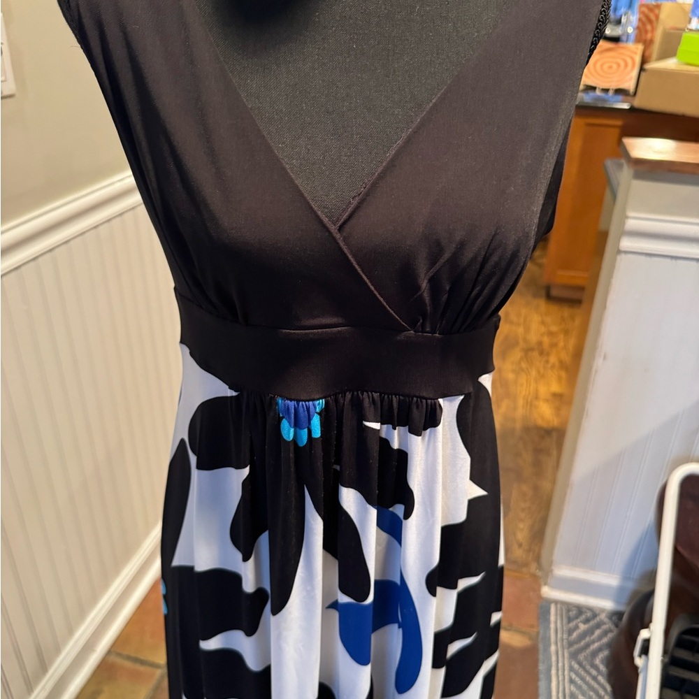 Black and White Floral Maxi Dress in size 8.